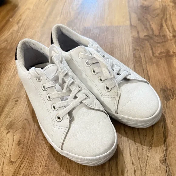 TOMMY BAHAMAS ladies, leather white sneaker size 6 1/2 very good condition - Picture 6 of 12